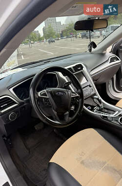 Седан Ford Fusion 2015 в 