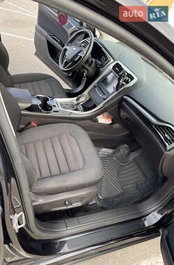 Седан Ford Fusion 2014 в 
