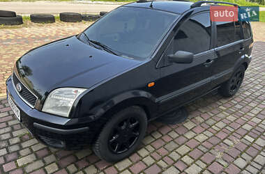 Хэтчбек Ford Fusion 2003 в 