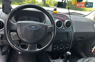 Хэтчбек Ford Fusion 2003 в 