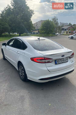 Седан Ford Fusion 2017 в 