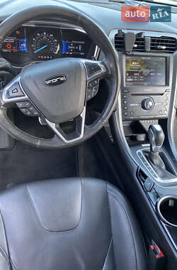 Седан Ford Fusion 2016 в 