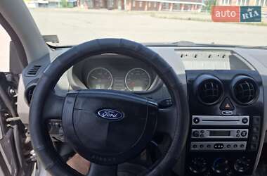 Хэтчбек Ford Fusion 2003 в 