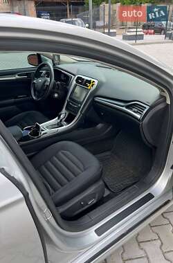 Седан Ford Fusion 2015 в 