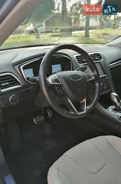 Седан Ford Fusion 2013 в 