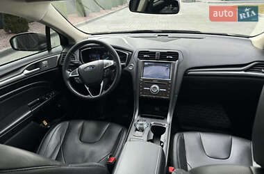Седан Ford Fusion 2019 в 