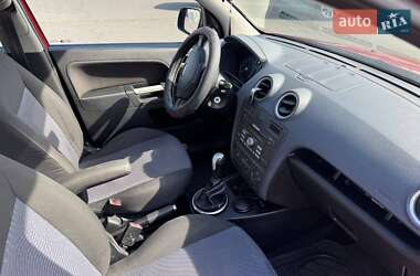 Хэтчбек Ford Fusion 2010 в 