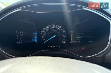 Седан Ford Fusion 2016 в 