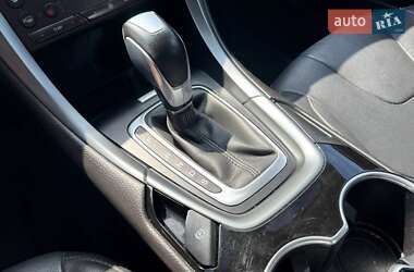 Седан Ford Fusion 2016 в 