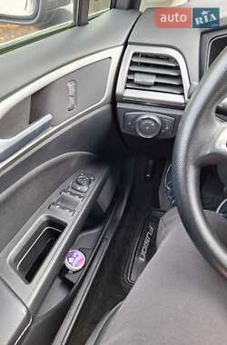 Седан Ford Fusion 2018 в 