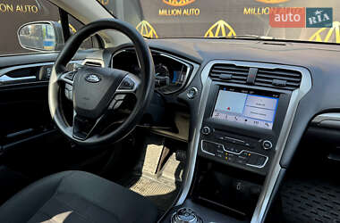 Седан Ford Fusion 2017 в 