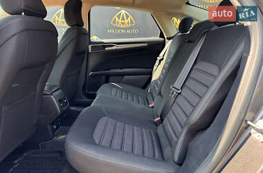 Седан Ford Fusion 2017 в 