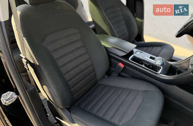 Седан Ford Fusion 2017 в 