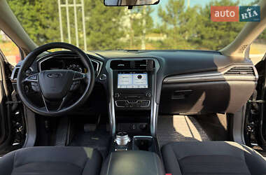 Седан Ford Fusion 2017 в 