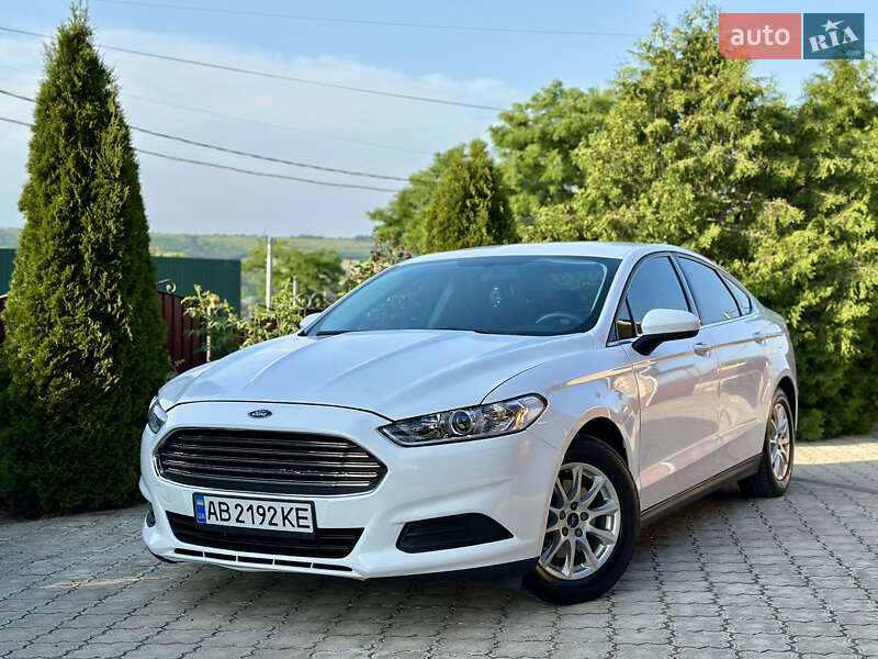 Седан Ford Fusion 2016 в 