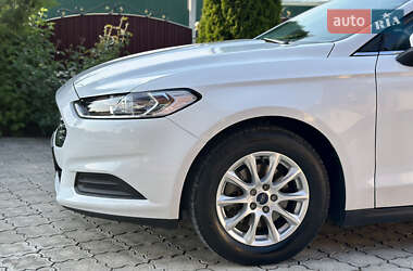 Седан Ford Fusion 2016 в 