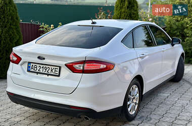 Седан Ford Fusion 2016 в 