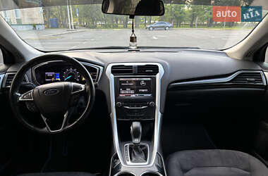 Седан Ford Fusion 2013 в 