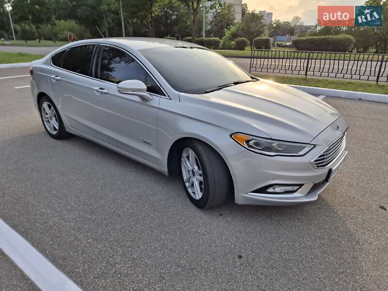 Седан Ford Fusion 2016 в 
