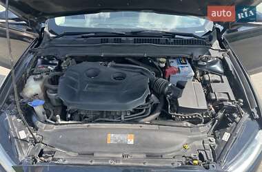 Седан Ford Fusion 2013 в 