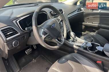 Седан Ford Fusion 2013 в 
