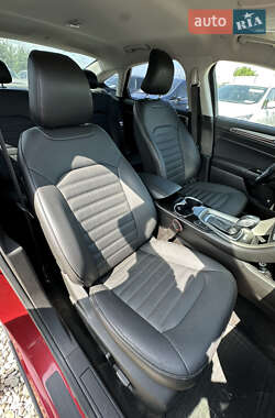 Седан Ford Fusion 2016 в 