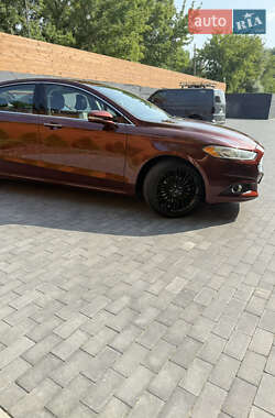 Седан Ford Fusion 2015 в 