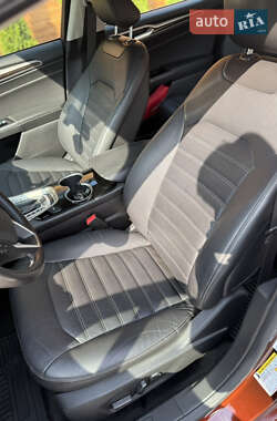 Седан Ford Fusion 2015 в 