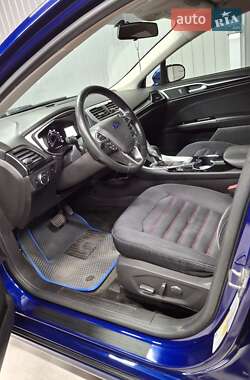 Седан Ford Fusion 2016 в 