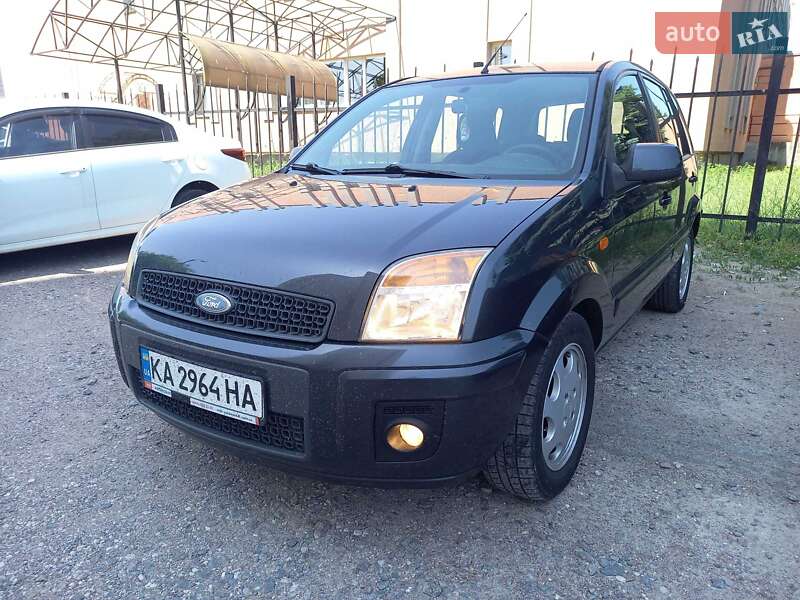 Хэтчбек Ford Fusion 2010 в 