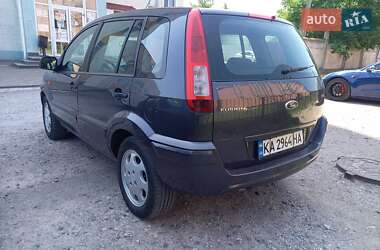 Хэтчбек Ford Fusion 2010 в 
