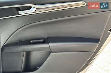 Седан Ford Fusion 2017 в 