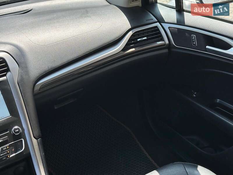 Седан Ford Fusion 2017 в Одесі
