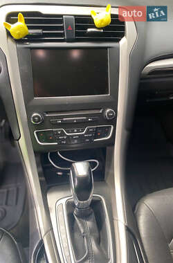 Седан Ford Fusion 2015 в 