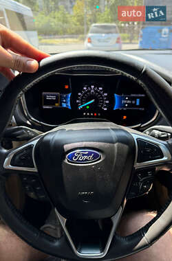 Седан Ford Fusion 2013 в 
