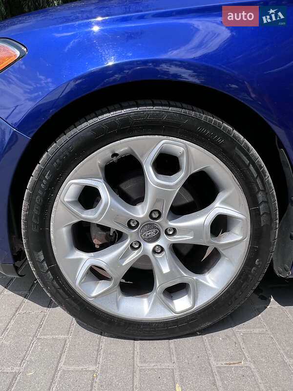 Седан Ford Fusion 2015 в Львове