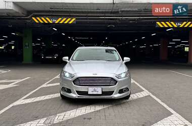Седан Ford Fusion 2015 в 