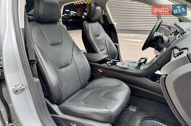 Седан Ford Fusion 2015 в 