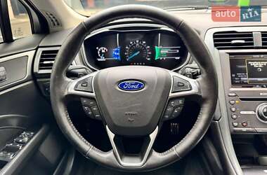 Седан Ford Fusion 2015 в 
