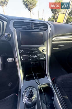Седан Ford Fusion 2019 в 