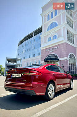 Седан Ford Fusion 2019 в 