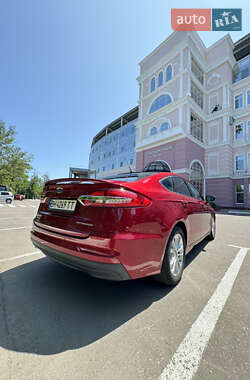 Седан Ford Fusion 2019 в 