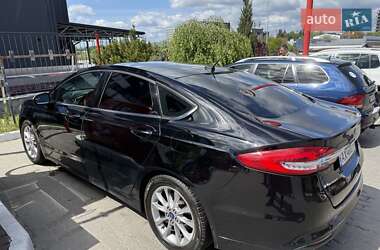 Седан Ford Fusion 2017 в 