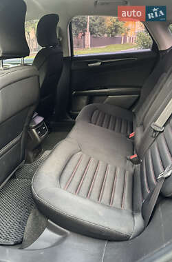 Седан Ford Fusion 2015 в 