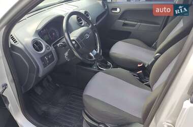 Хэтчбек Ford Fusion 2010 в 