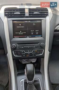Седан Ford Fusion 2015 в 