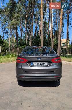 Седан Ford Fusion 2015 в 