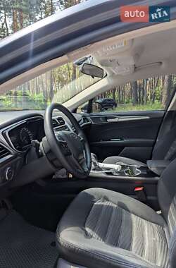 Седан Ford Fusion 2015 в 