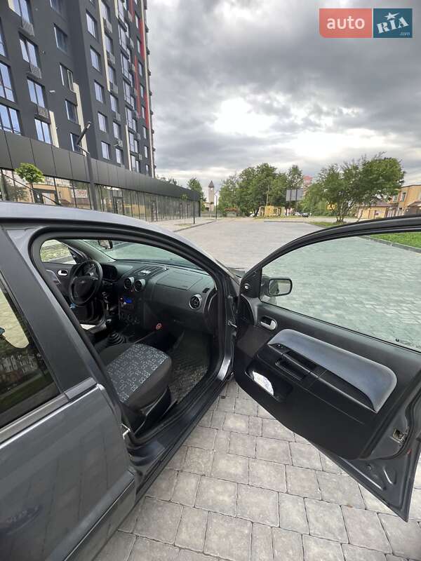 Хэтчбек Ford Fusion 2004 в Ивано-Франковске