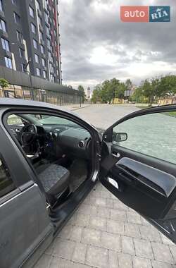 Хэтчбек Ford Fusion 2004 в 